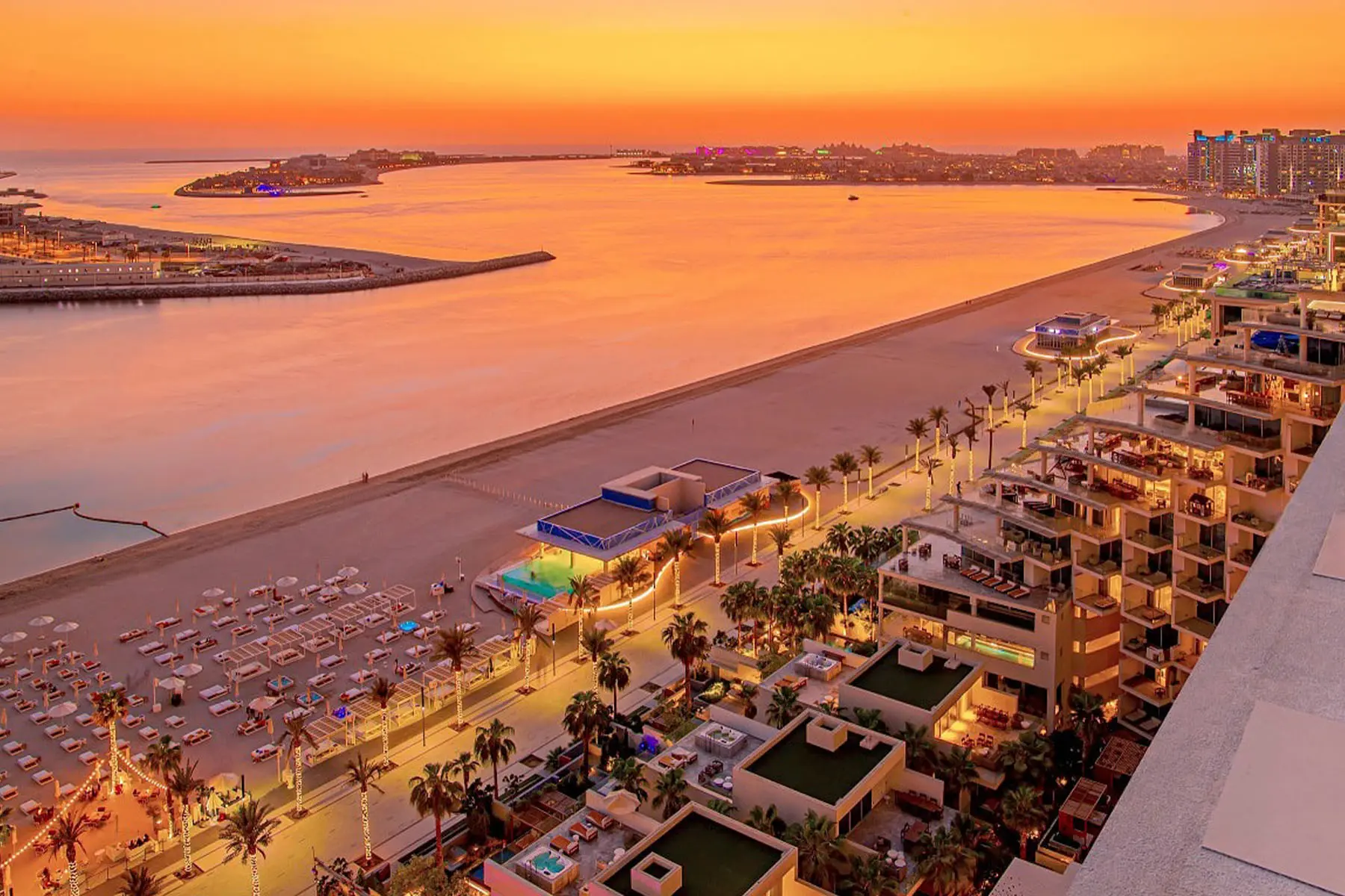 Palm West Beach at Palm Jumeirah in Dubai